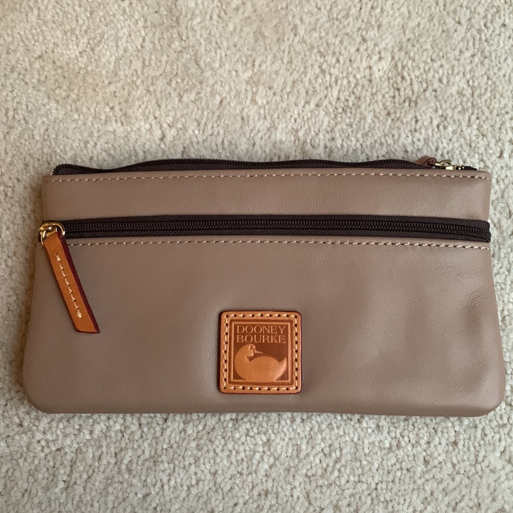 Dooney Burke *Looks NEW* zippered clutch wallet
